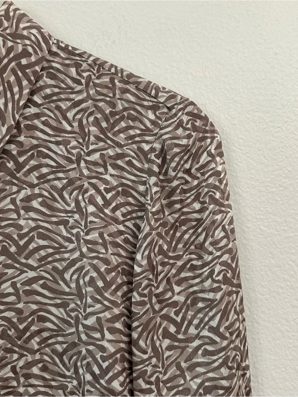 Lafayette 148 New York Printed Long Sleeve 100% Silk Button Down Top Size XS - Picture 4 of 10
